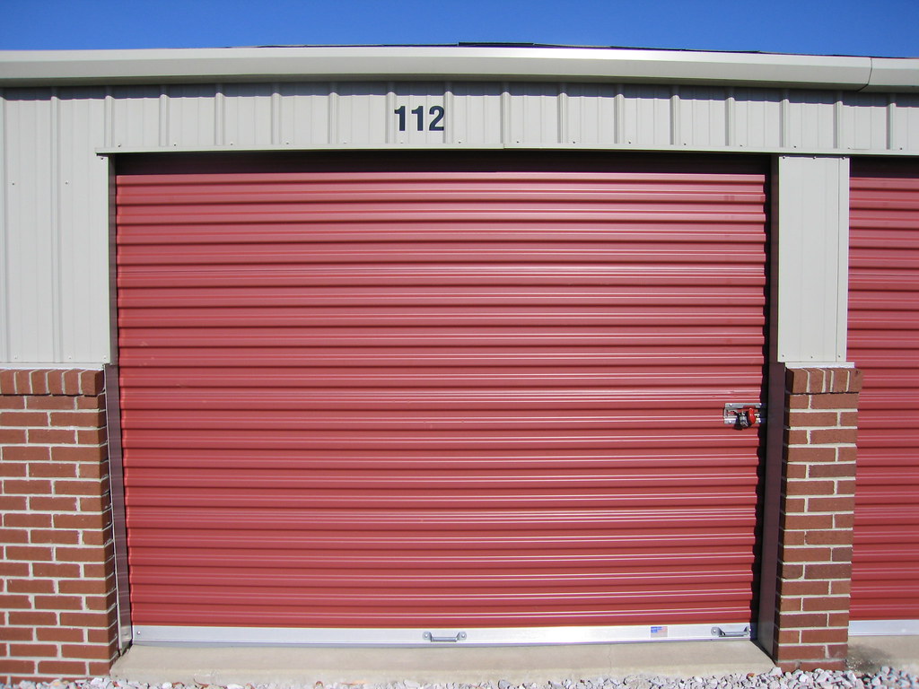 Self storage facility with rows of storage units